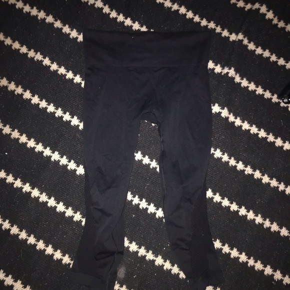 athleta high waisted spandex compression capris(M) - Picture 2 of 8